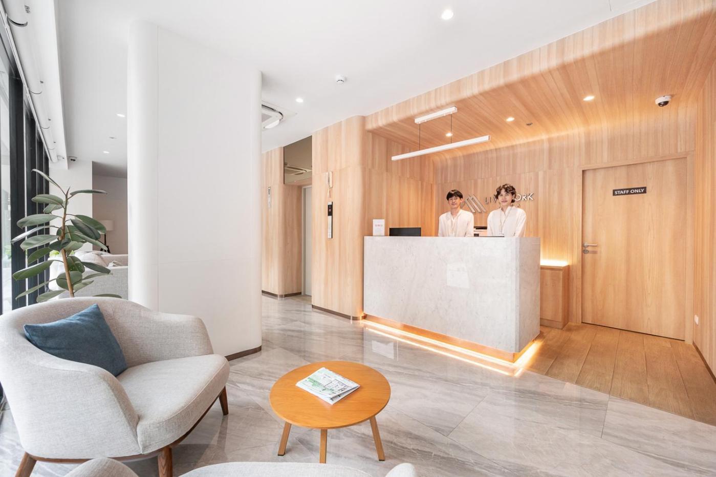 Livezen Bangkok Sukhumvit 호텔 외부 사진